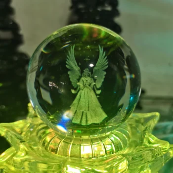 Gravírozott Őrangyal Gömb 60mm kristálygömb, Fa Alap Figura Dekoratív Művészet, a Haza Üdvözlő Ajándék
