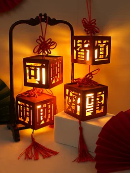 Kínai Lampion Új Év Tavaszi Fesztivál, Dekoráció Diy Kézzel készített Medál Piros LED Hordozható Ünnepi Kedvező Lámpások