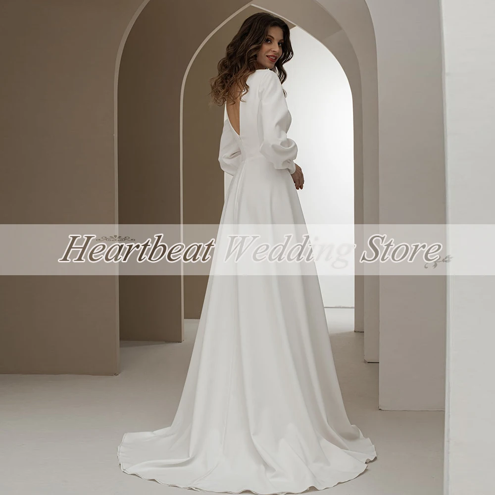 Kép /Évjárat-oldalon-vágott-fehér-esküvői-ruha-a-nő-2-3194-thumb.jpg